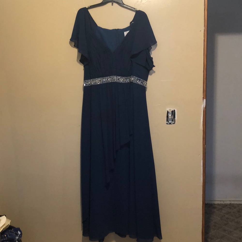 Gorgeous dress, very Greek inspired